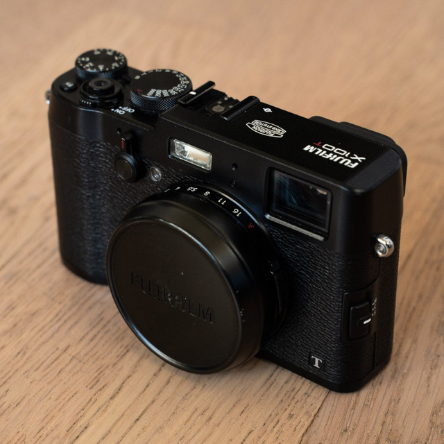 Fuji X100T Black kit - Great Condition with original box! in Cameras & Camcorders in City of Toronto - Image 2