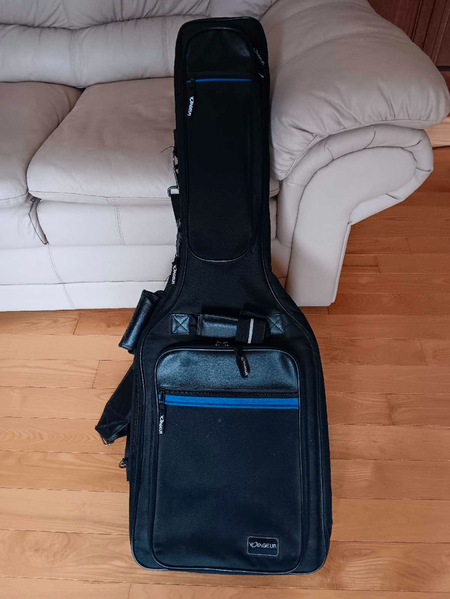 Reduced Gig bag guitar case in Guitars in Moncton