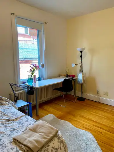 ✨ Furnished Room for Rent – The Glebe | Mid-June to August 2026 ✨ Location: Ottawa – The Glebe Rent:...