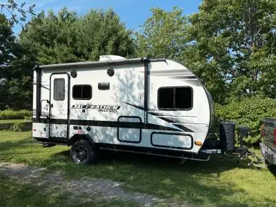 2022 JAYCO FEATHER MICRO LENGTH – 19.67’ WEIGHTS – GVWR 2265, GAWR (FRONT) 1995, GAWR (REAR) 0 APPRO...