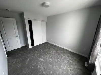 غرفة مفروشة للايجار بأوتاوا منطقة بارهيفن (غرف مفروشة فقط وليست منزل) للشباب فقط. غرفة كبيرة مفروشة...