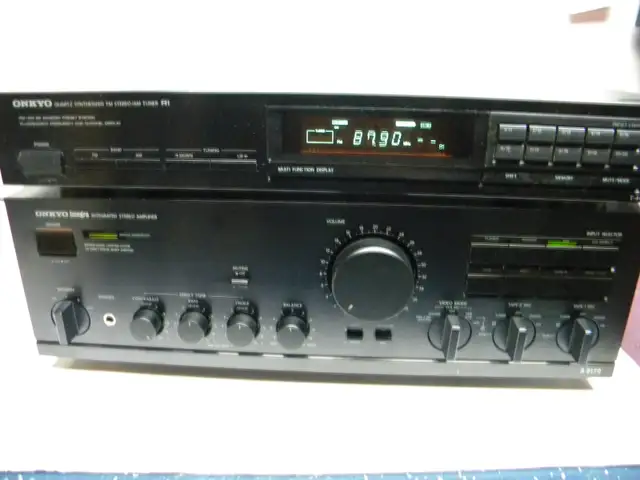 ONKYO A-8170, Integrated Stereo Amplifier with Tuner & Manual in Stereo Systems & Home Theatre in Oakville / Halton Region - Image 3