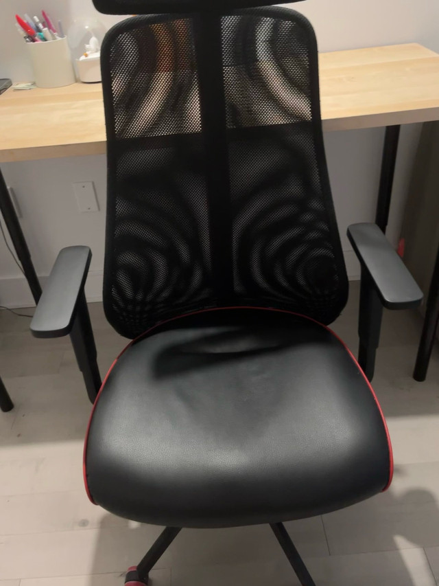 IKEA gaming chair in great condition dans Chaises, Fauteuils inclinables  à Ville de Montréal - Image 2