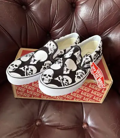 NEW in Box Skull Halloween Vans Slip-On Shoes VNOA38F7HOB sz 8.5, View more