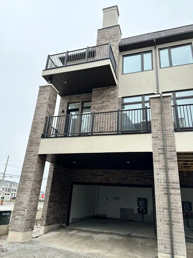 End Unit Townhouse for Rent in Oak Ridges $4000 in Long Term Rentals in Markham / York Region - Image 6