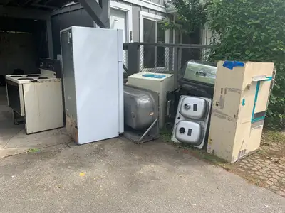 WE PICK-UP ALL APPLIANCES/ ELECTRONICS/ METALS FOR FREE. CALL 647-745-1005 FOR PICK-UPS.