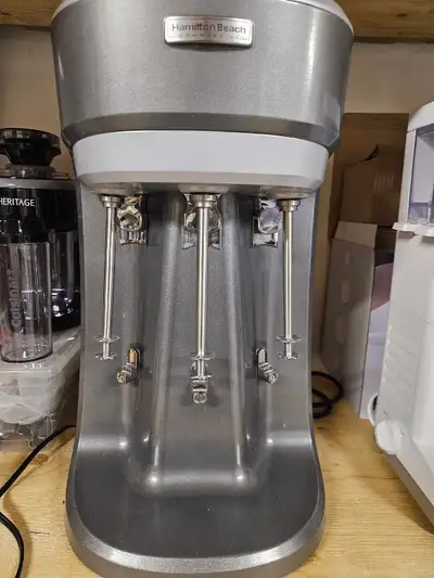 I'm selling an almost new Hamilton Beach HMD400 Commercial Drink Mixer, perfect for making milkshake...