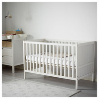 Baby Crib Converts into a toddler bed