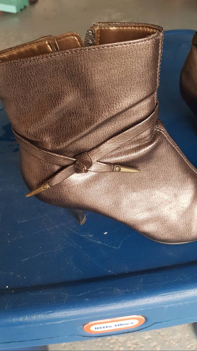 Bronze boots $30 in Garage Sales in Mississauga / Peel Region - Image 3