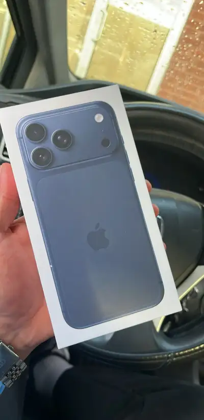 iPhone 17 pro max bleu 2TB, View more