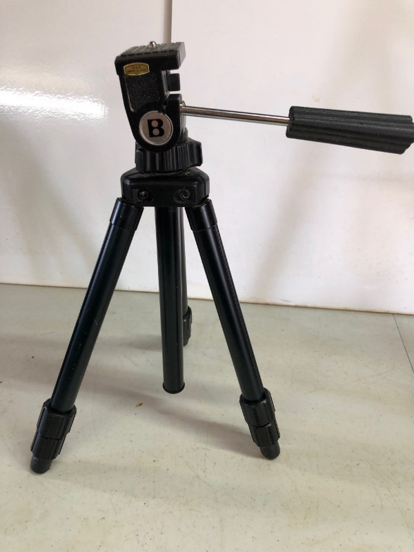 TRIPOD CAMERA STAND WITH FINE ADJUSTMENTS #F0051 in Cameras & Camcorders in Edmonton