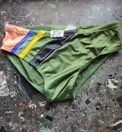 Super maillot vintage des années 1990 en parfait état. S,M,L de disponible.