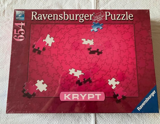 Brand New 654-Piece Ravensburger Puzzle, Krypt Pink dans Jouets et jeux  à Ville de Montréal