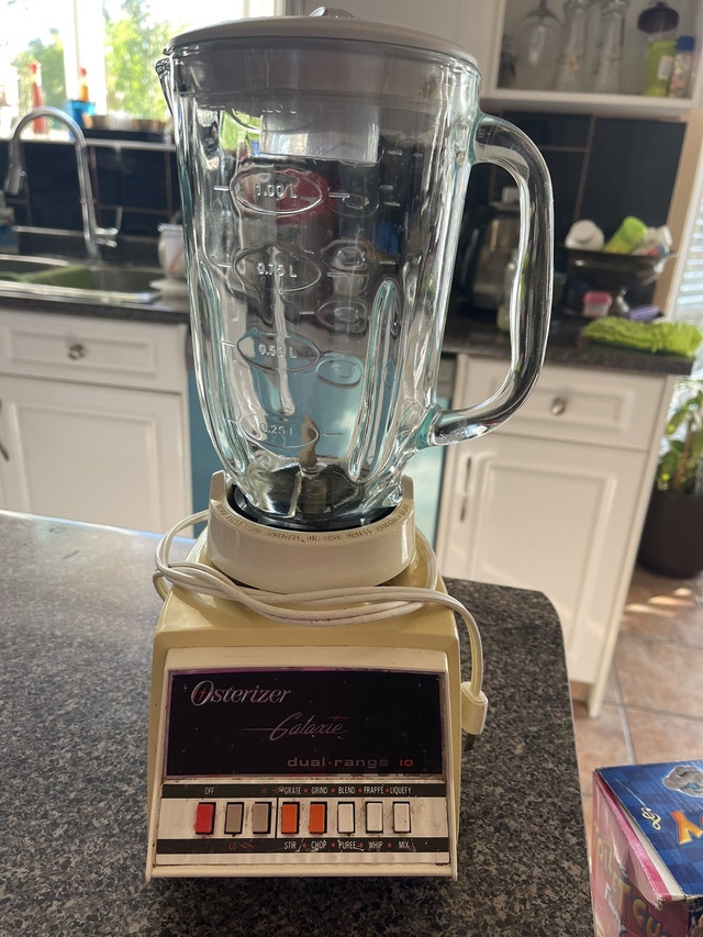 VINTAGE OSTERIZER BLENDER With glass mixer 30.00 Processors