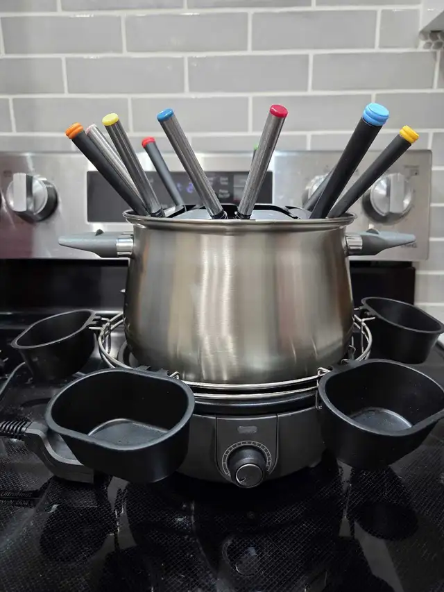 Dash electric 3-Quart fondue set558827420328273922