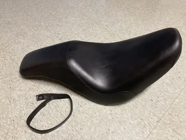 Original Seat from a 2007 Harley Davidson FXSTB in Motorcycle Parts & Accessories in Ottawa - Image 2