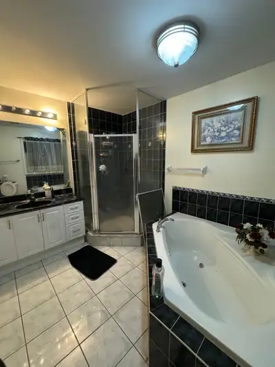 1 space available in a first floor spacious Master Bedroom in a 5 bedroom detached house. This room...