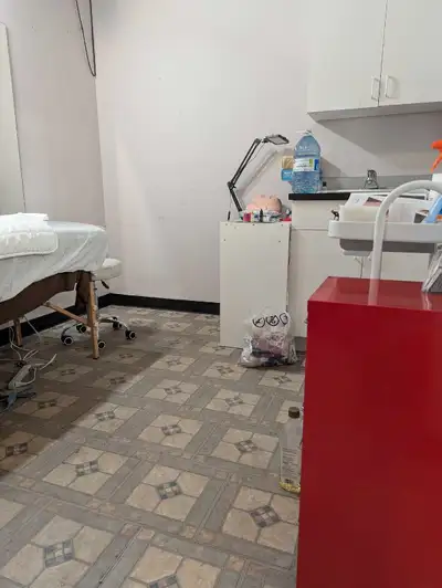 Busy hair salon located by university of Manitoba. Looking for someone to rent small cozy room. The...