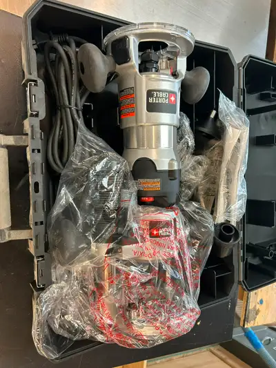 Porter Cable Router (2 1/4"hp). Can be mounted under a router table. Brand new.