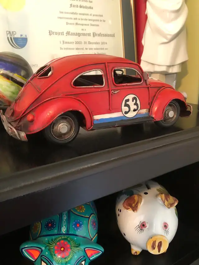Retro 1963 Volkswagen Beetle metal decorative car in Other Parts & Accessories in City of Montréal - Image 5