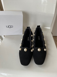 UGG D&K Sheepskin girls shoes size 4