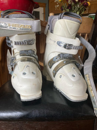 Ladies downhill ski boots 