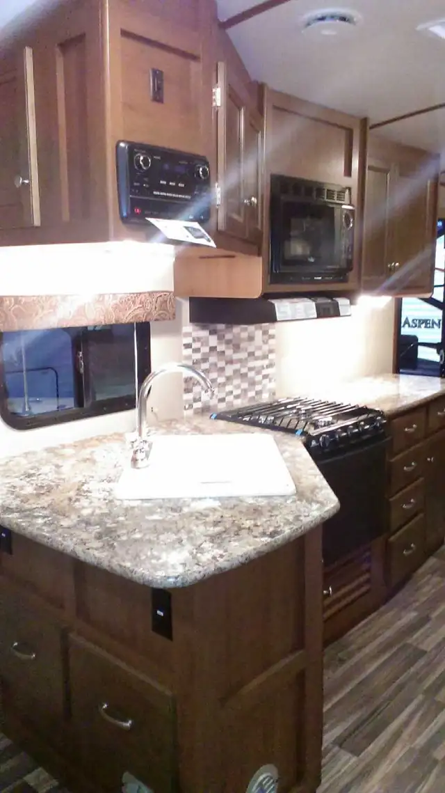 2015 Denali lite    Series M-2371 RB in Travel Trailers & Campers in Regina - Image 6