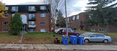 LOGEMENT POUR 1ER JUIN Caractéristiques de l’immeuble : L’appartement grand 4 1/2 à louer situant da...