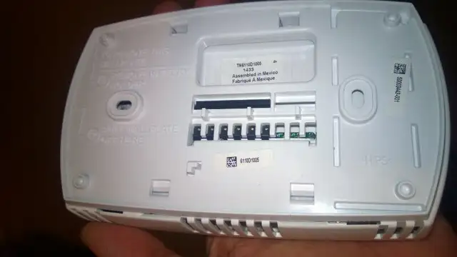 Honeywell TH6110D1005 Thermostat in Indoor Lighting & Fans in Mississauga / Peel Region - Image 3