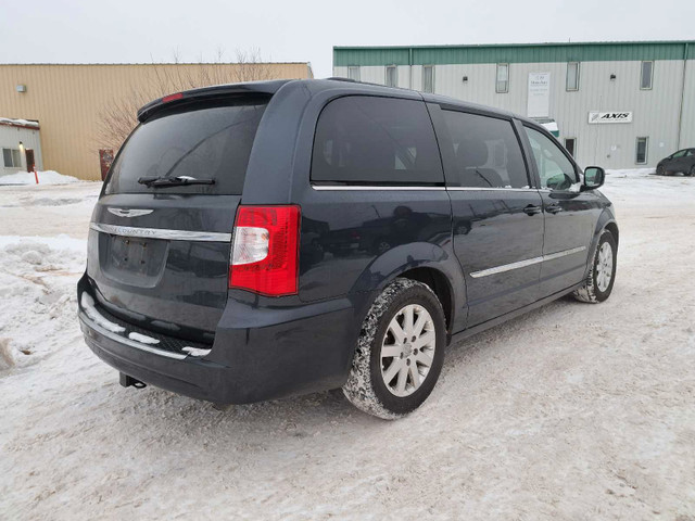 2014 chrysler town and country $6900.00 in Cars & Trucks in Winnipeg - Image 3