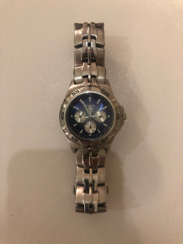 FOSSIL watch - men's stainless steel Blue face dive watch in Jewellery & Watches in Oshawa / Durham Region - Image 2
