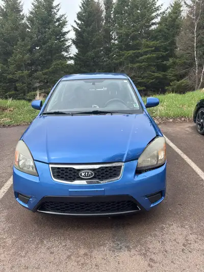 kia rio 2011 93000km, front left fendor, driver door and bonnet need minor denting.
