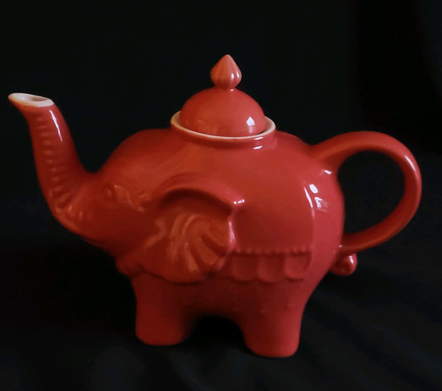 Red Elephant 32 oz. Stovetop Safe Porcelain China Teapot in Kitchen & Dining Wares in Winnipeg - Image 2