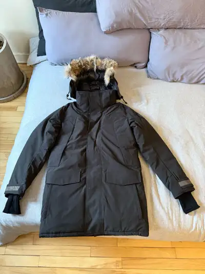 Canada Goose Parka Black Label Brand new, never worn Size S but fits M Contact me if you have any qu...