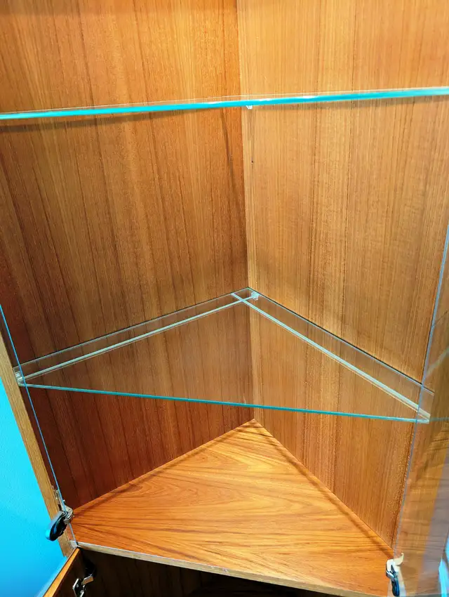 Teak Corner Curio/Display Cabinet in Hutches & Display Cabinets in City of Toronto - Image 5