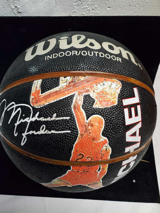 Vintage Michael Jordan basketball  in Arts & Collectibles in St. Catharines - Image 2