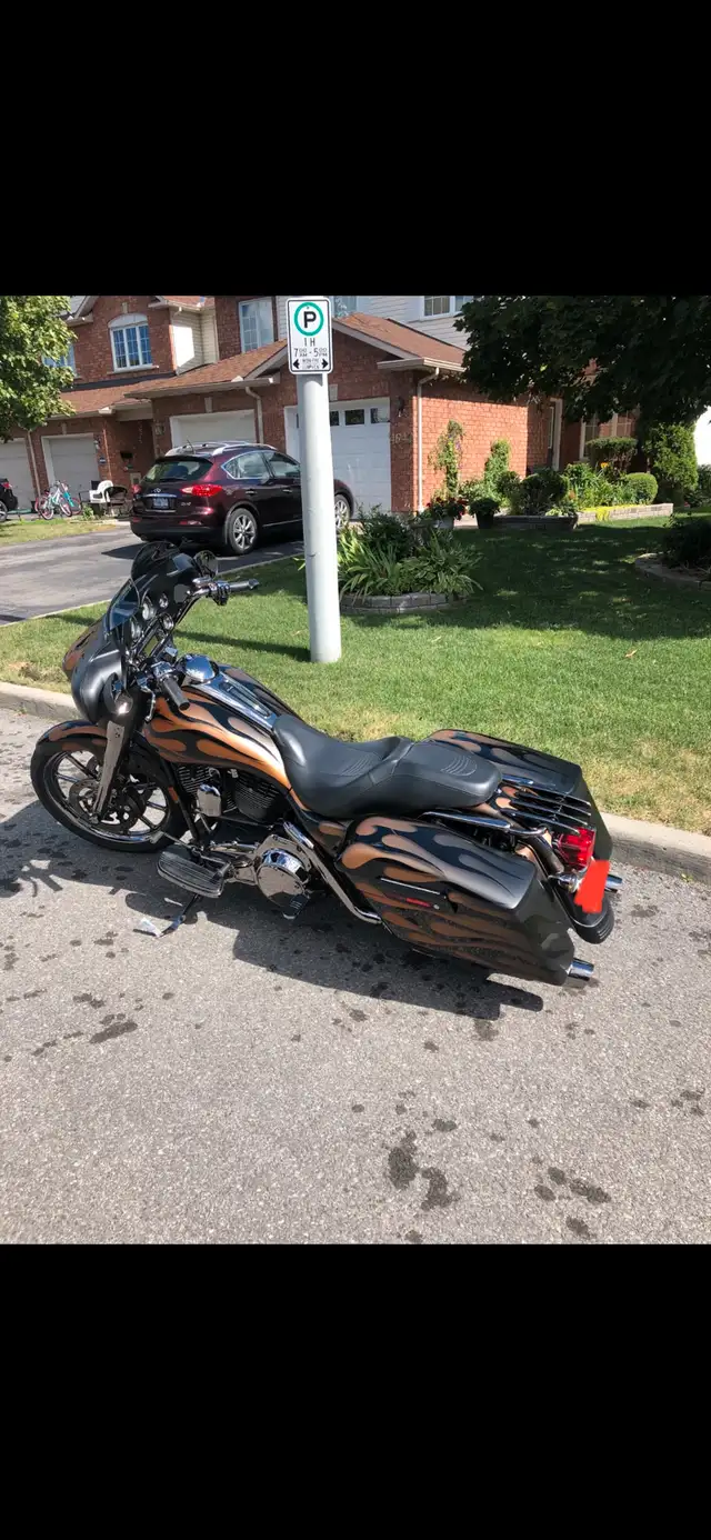 Harley Davidson FLHX in Touring in Ottawa - Image 8