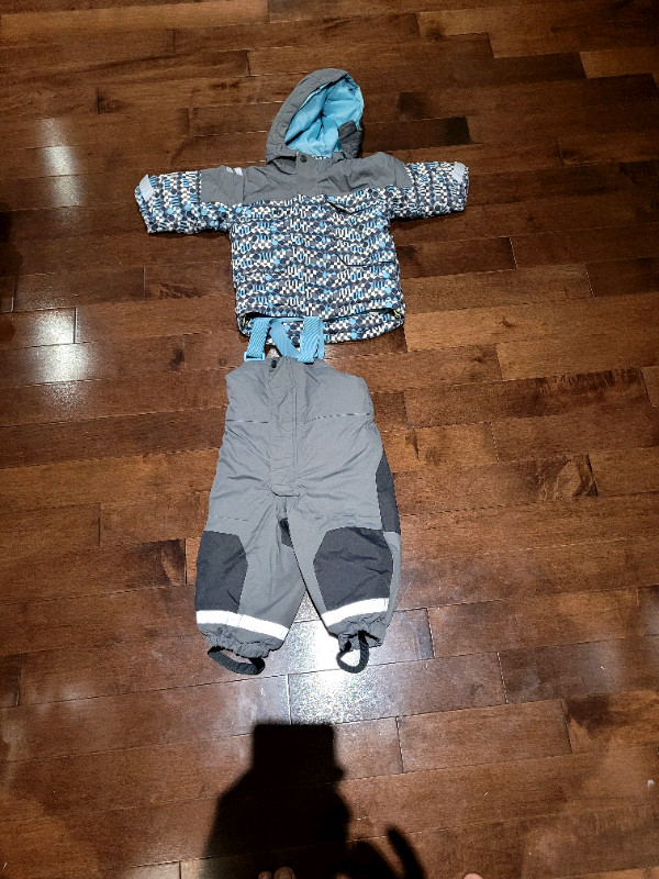 Kids snow suit approximate age up to one year in Clothing - 3T in Markham / York Region