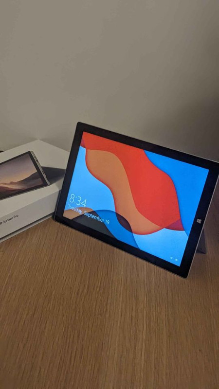 Microsoft Surface Pro 7 Intel i5 4GB RAM 128GB SSD tablet laptop in iPads & Tablets in Markham / York Region