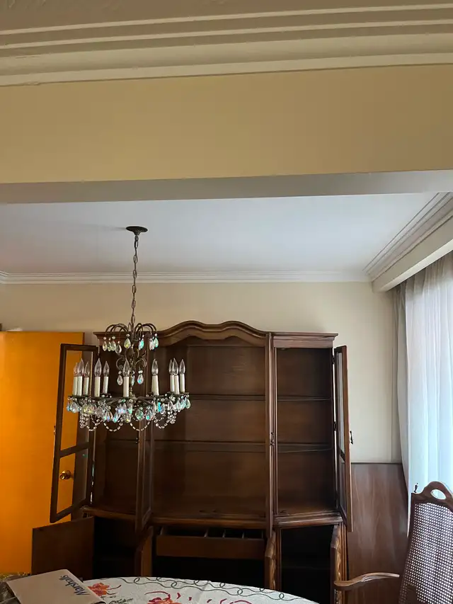 Dining room table with 4 chairs and matching hutch. in Dining Tables & Sets in City of Toronto - Image 7