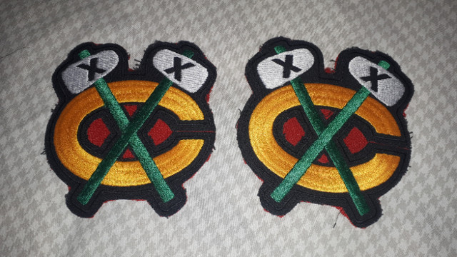 Blackhawks Team Crest Set in Arts & Collectibles in Norfolk County - Image 3