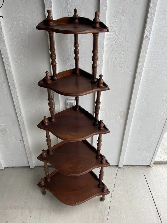 wooden corner with 5 shelves  in Bookcases & Shelving Units in Barrie - Image 2