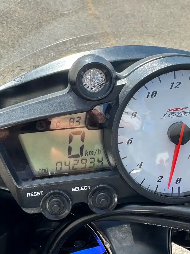 2003 Yamaha r6 in Sport Bikes in Kitchener / Waterloo - Image 4