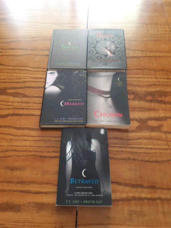 A House Of Night Novel Book Lot 5 By P.C. Cast & Kristin Cast in Fiction in Oakville / Halton Region - Image 2