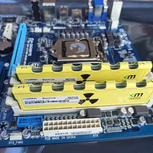 Motherboard GIGABYTE  GA-Z77M-D3H-MVP in Desktop Computers in Mississauga / Peel Region - Image 8