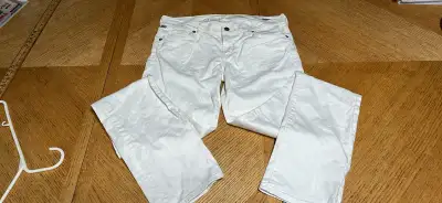 Ava - low rise straight leg Style 1278D-133 Excellent condition Can deliver to Red deer and some sur...