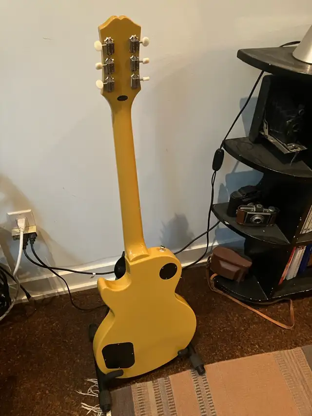 Epiphone Les Paul Special  in Guitars in City of Toronto - Image 4