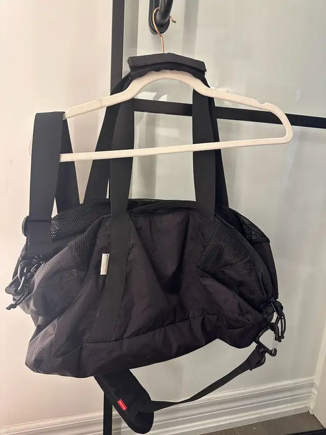 SUPREME Cordura Duffel Bag (Black) – Mint Condition in Bags & Luggage in Markham / York Region - Image 3