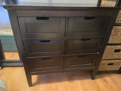 dresser w/6 drawers, View more
