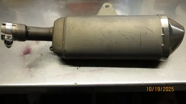 2011-2015 SUZUKI GSXR 600 OEM EXHAUST SYSTEM in Sport Bikes in Barrie - Image 4